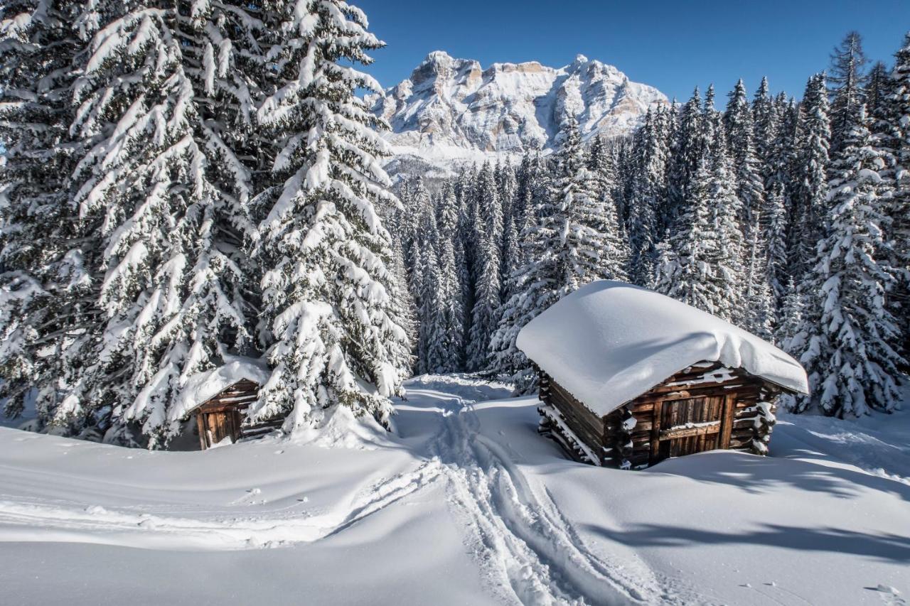 Hotel Conturines San Cassiano  Exteriér fotografie